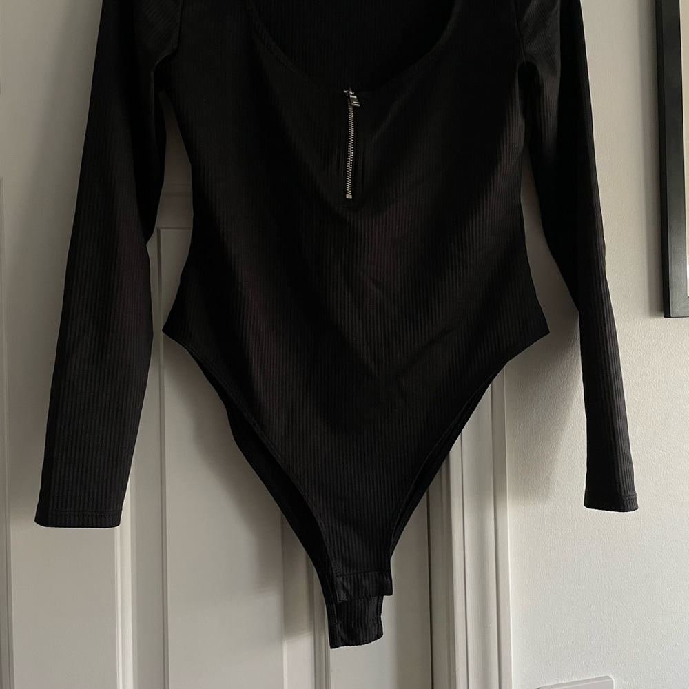 H&M bodysuit - Picture 3 of 3